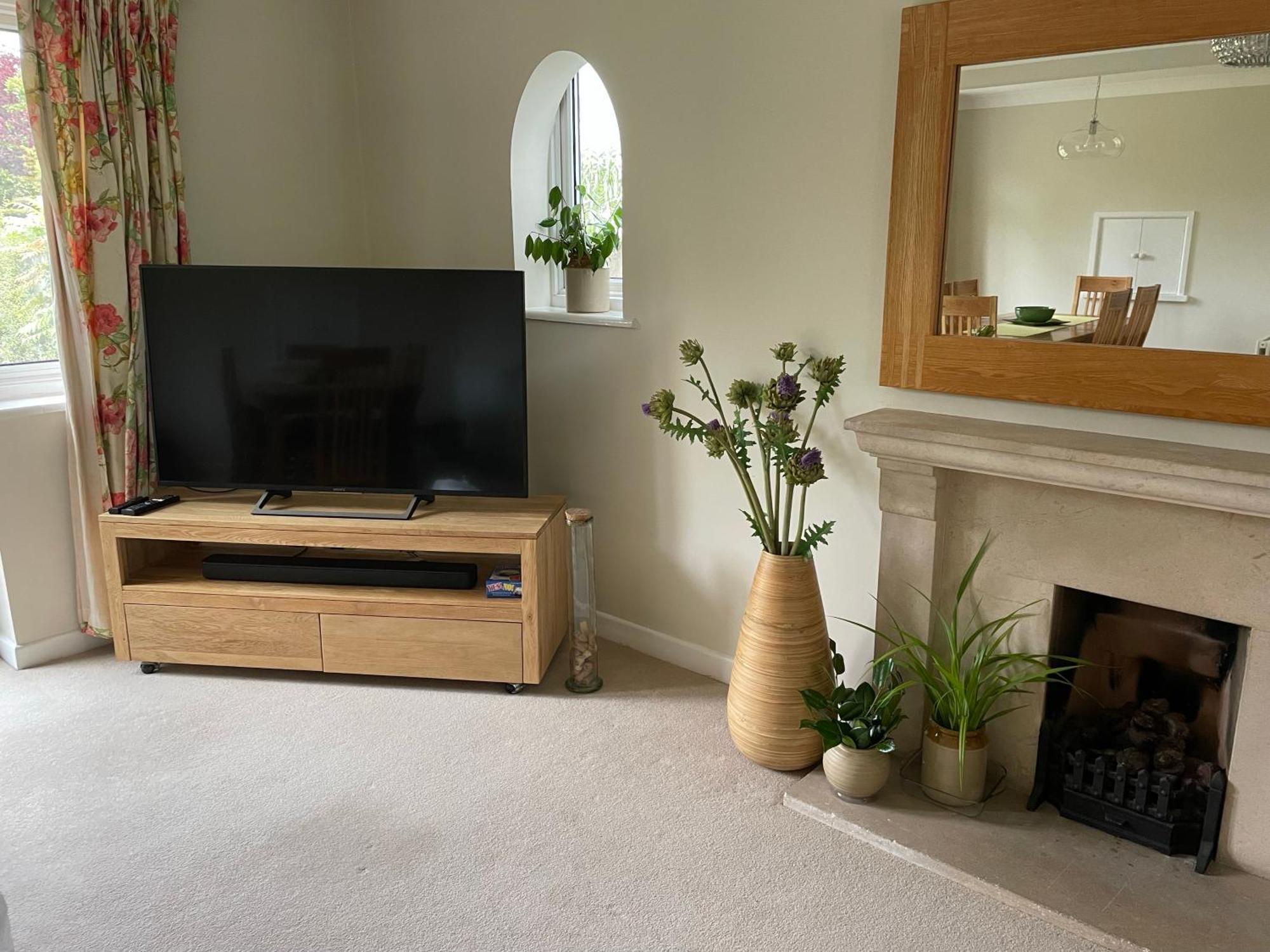 Charming Bournemouth House With Beautiful Spacious Gardens, 5 Min Drive To Beaches, Free Parking For 2-3 Cars Luaran gambar