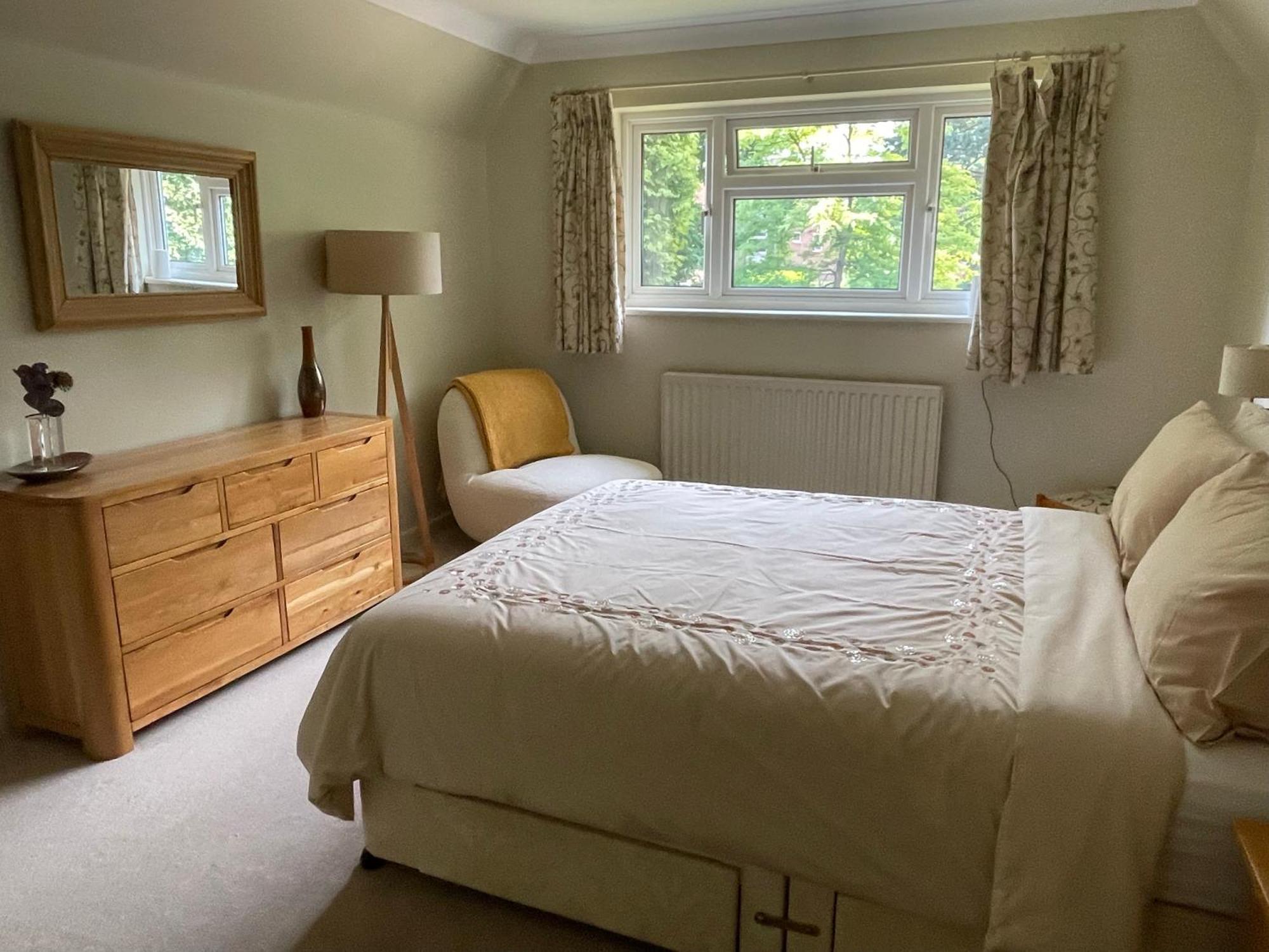 Charming Bournemouth House With Beautiful Spacious Gardens, 5 Min Drive To Beaches, Free Parking For 2-3 Cars Luaran gambar