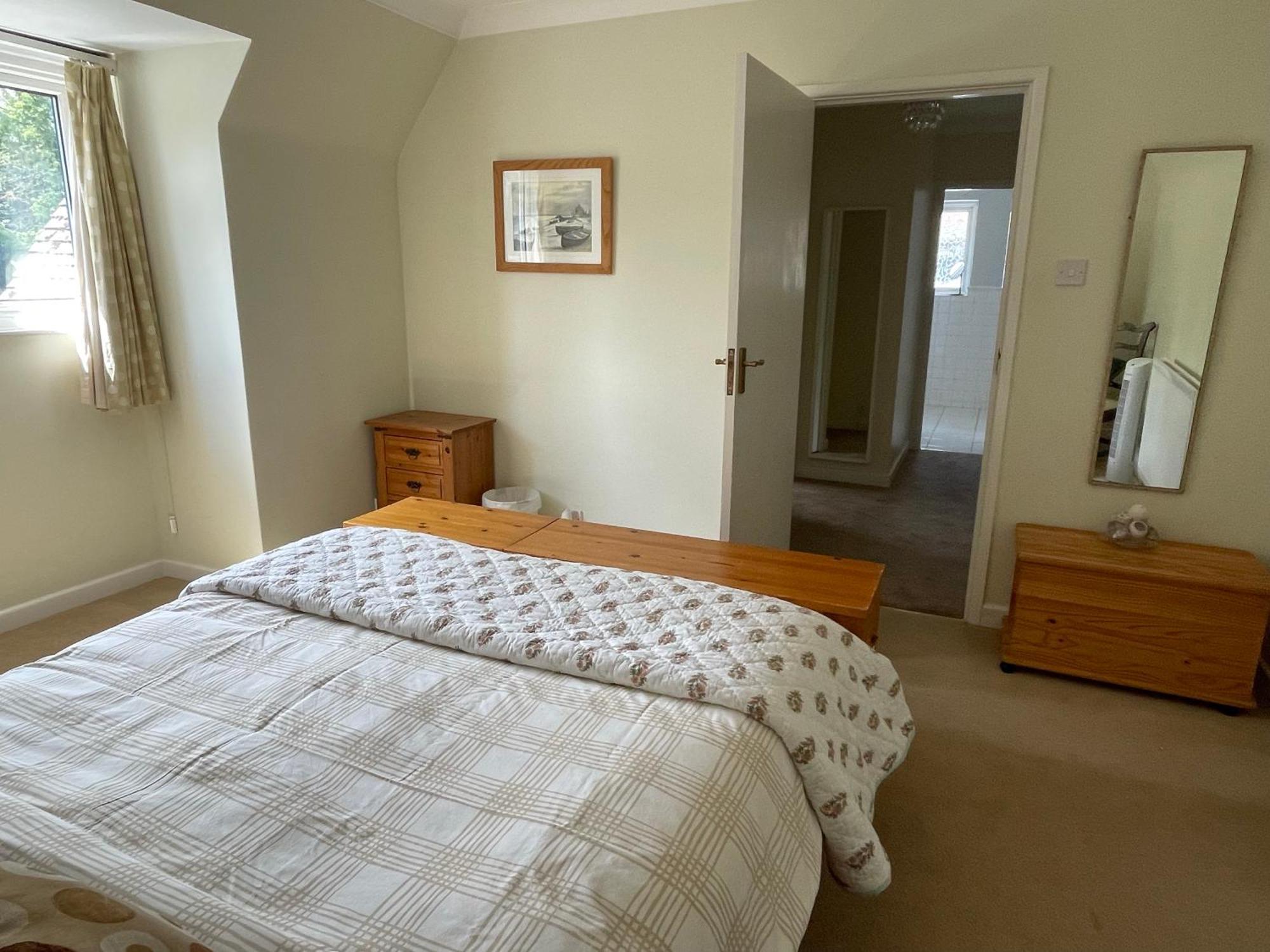 Charming Bournemouth House With Beautiful Spacious Gardens, 5 Min Drive To Beaches, Free Parking For 2-3 Cars Luaran gambar