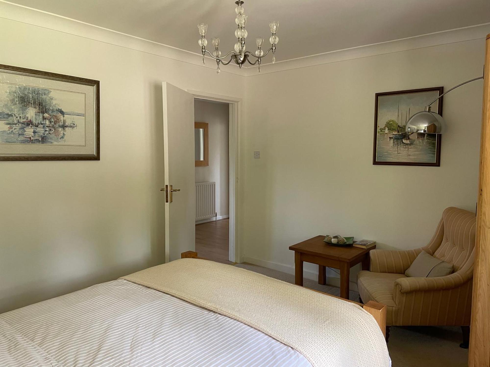 Charming Bournemouth House With Beautiful Spacious Gardens, 5 Min Drive To Beaches, Free Parking For 2-3 Cars Luaran gambar