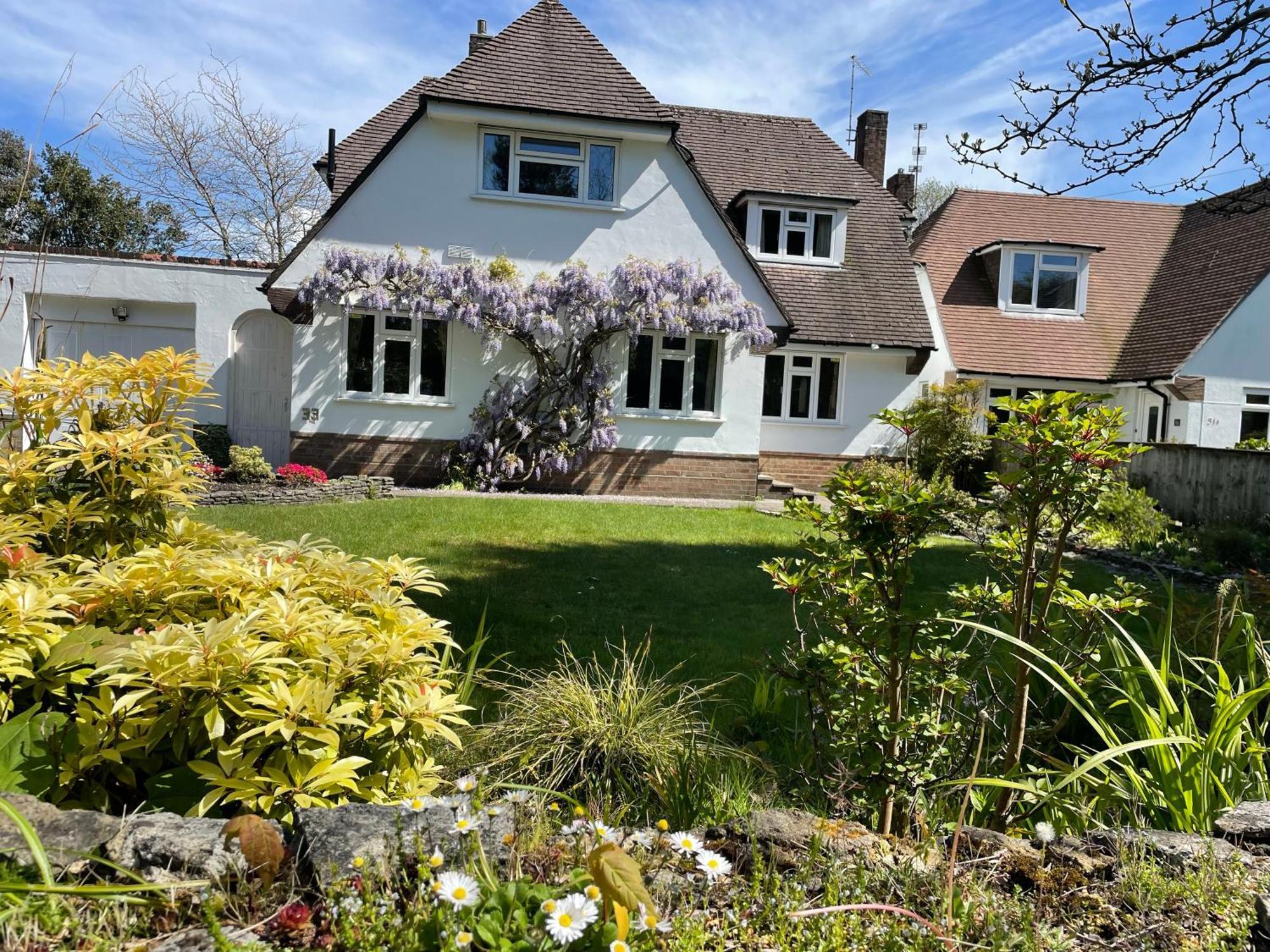 Charming Bournemouth House With Beautiful Spacious Gardens, 5 Min Drive To Beaches, Free Parking For 2-3 Cars Luaran gambar